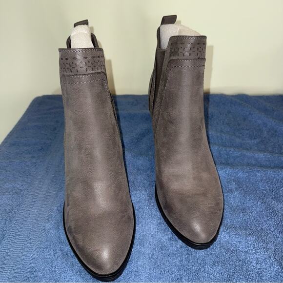 MIA NEW Women's Sutton Heeled Ankle Booties in GRAY Slip-on Faux Suede Size 9 - Picture 4 of 6